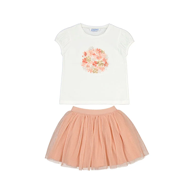 Cozy Fashion White Floral Bouquet Graphic Outfit