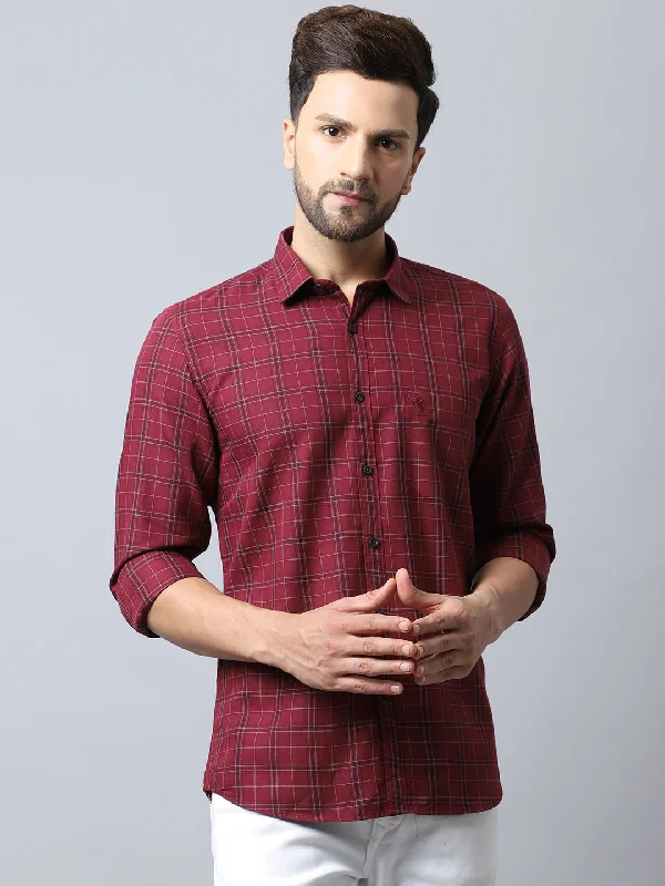 Versatile Comfort Wear Men's Maroon Casual Medium Checks Full Sleeve Shirt