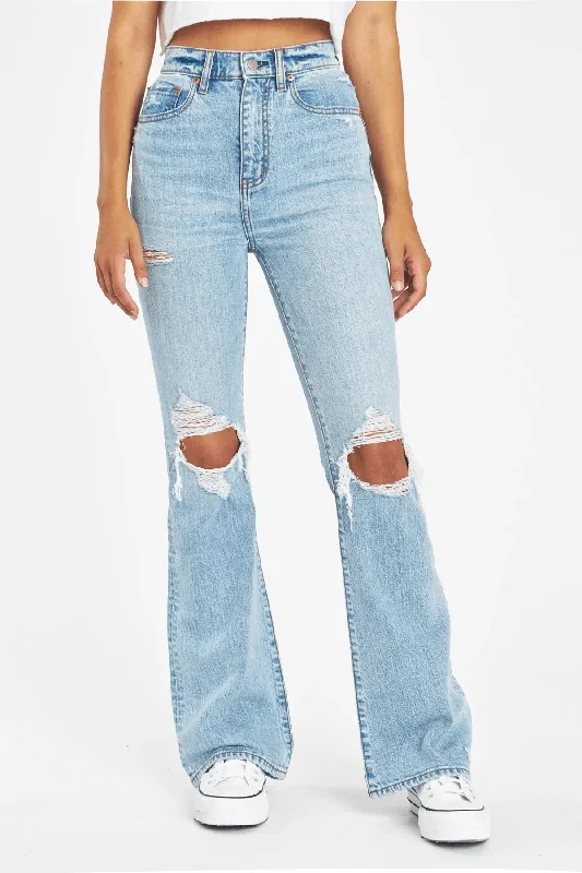 Free And Comfortable Go-Getter Jean by Daze Denim
