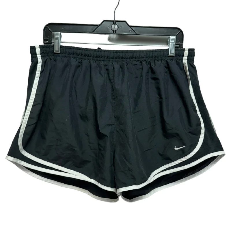 Comfortable Dresses Athletic Shorts By Nike Apparel In Black & White, Size: 1x