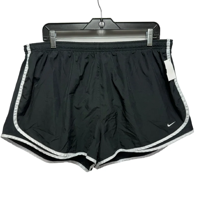 Versatile Style Athletic Shorts By Nike Apparel In Black & White, Size: 2x